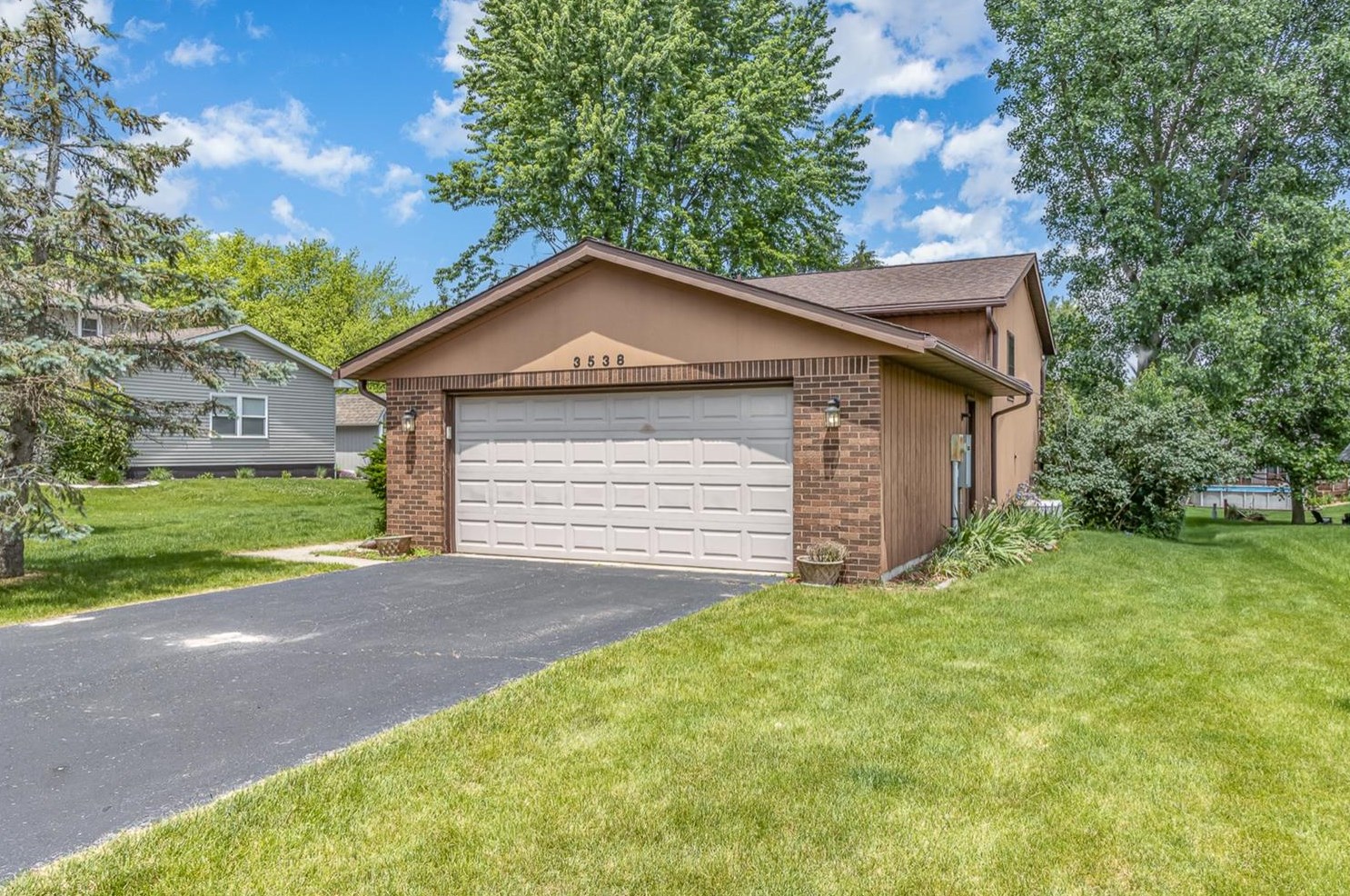 3538 Sunrise Dr, Crown Point, IN 46307