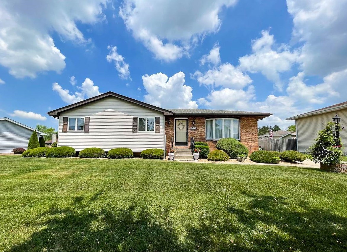 2641 Harvest Dr, Crown Point, IN 46307