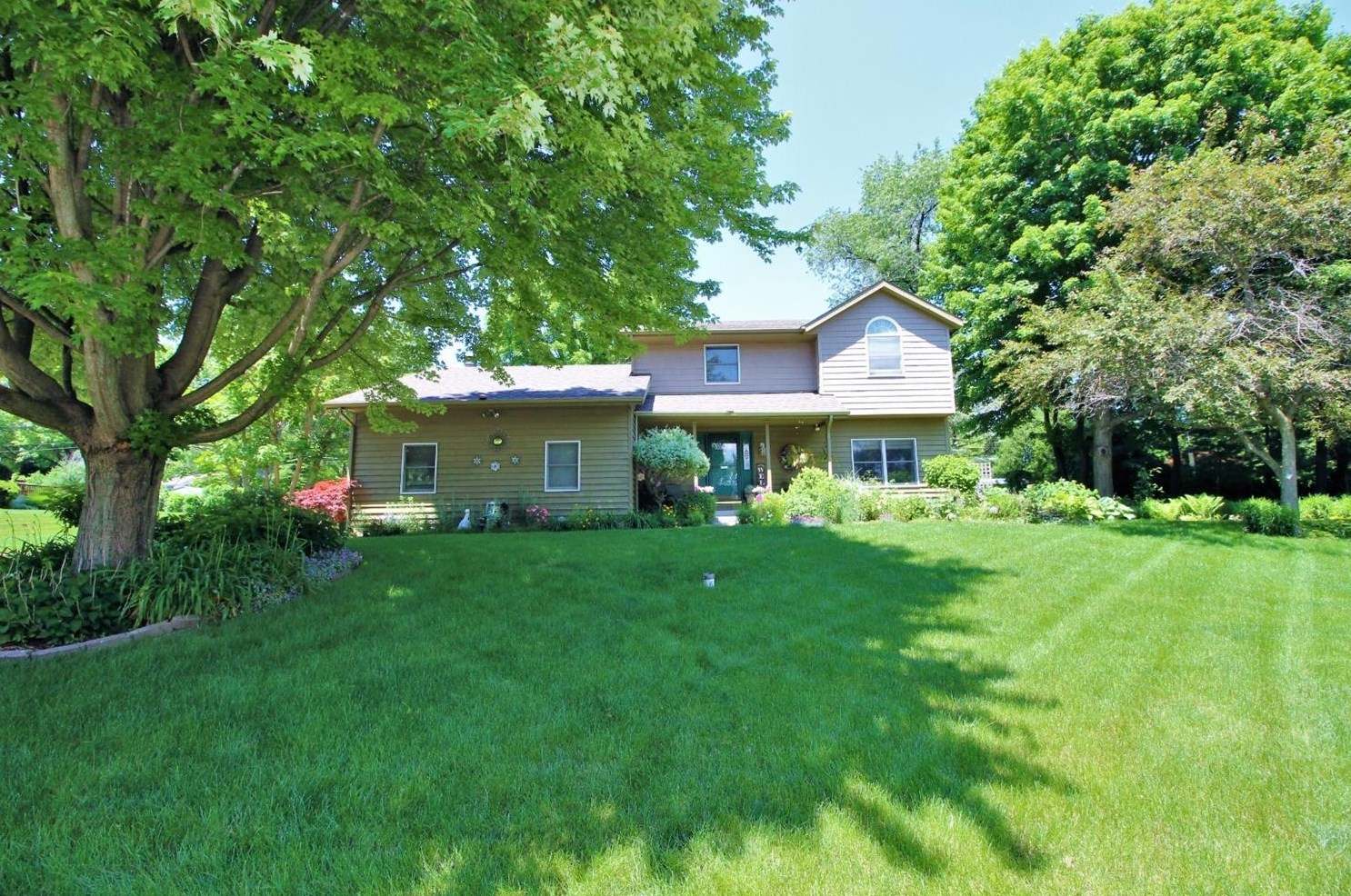 2505 Willowwood Ave, Valpo, IN 46383