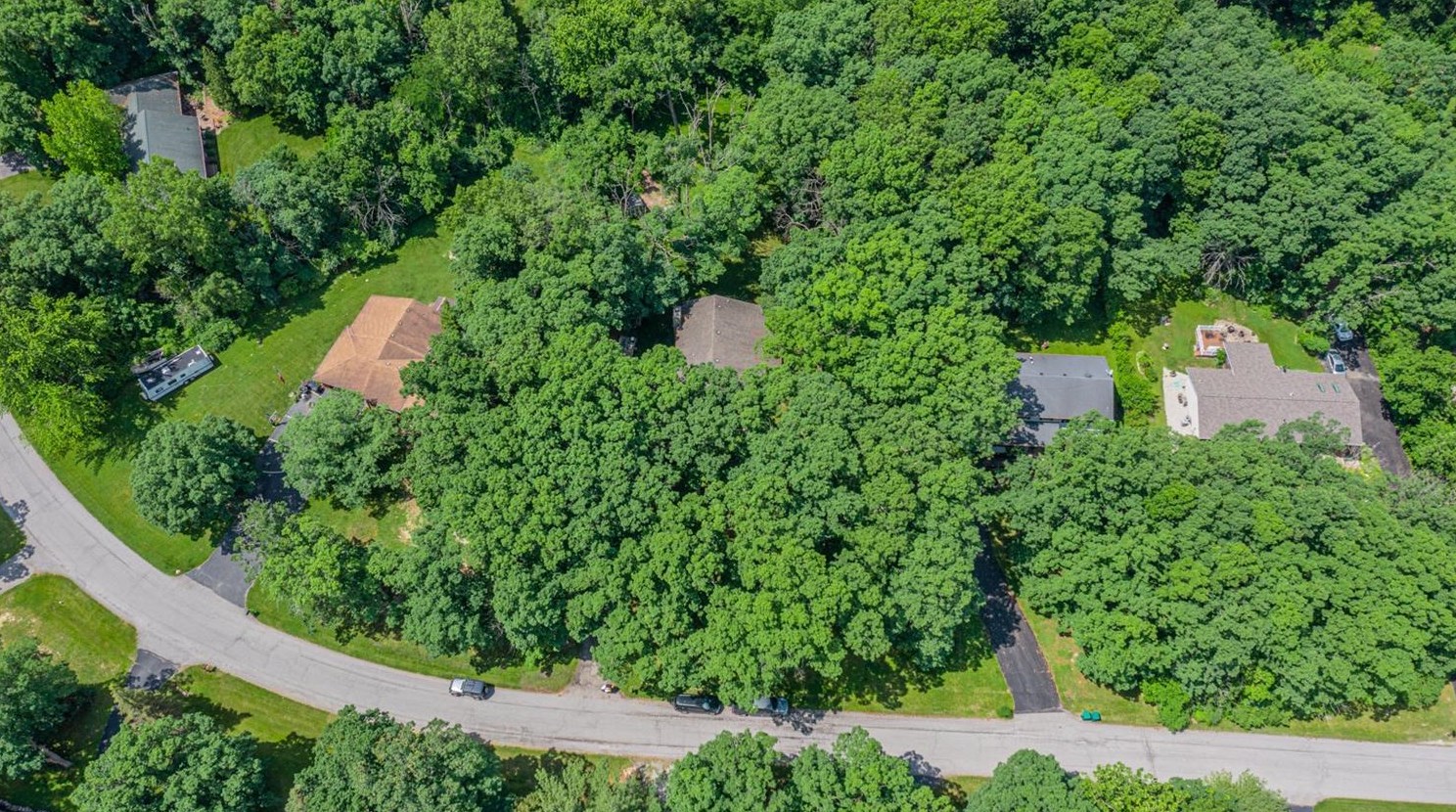 11464 Westwood Pl, Crown Point, IN 46307