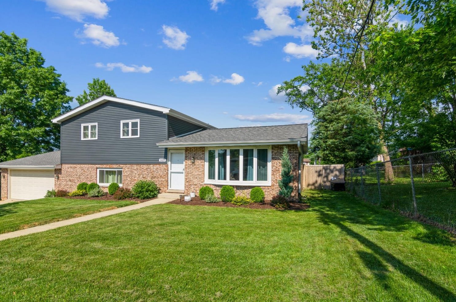 2429 Tulip Tree Ln, Dyer, IN 46311