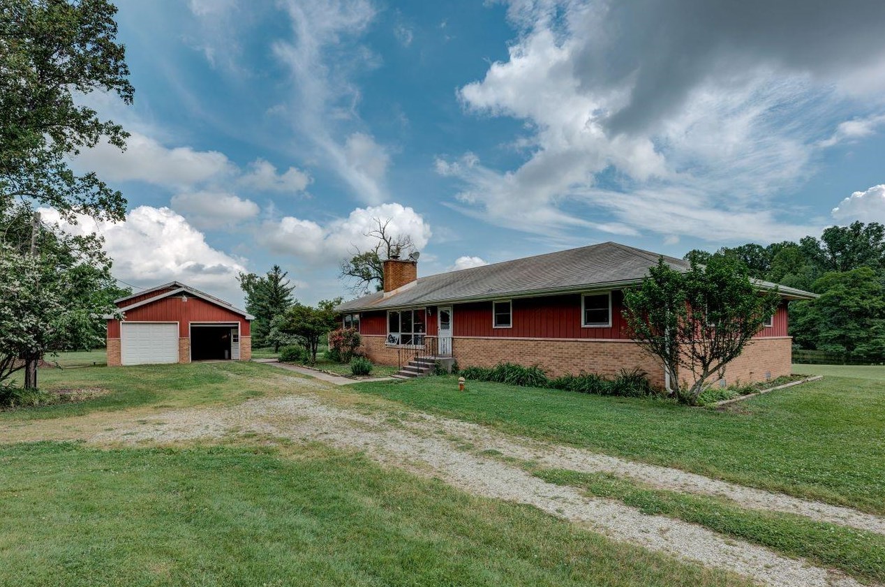 299 Mander Rd, Valpo, IN 46383