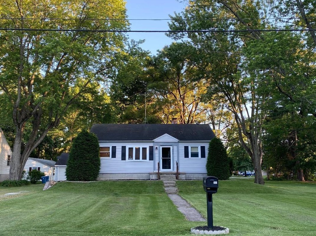302 Mckinley St, Kouts, IN 46347