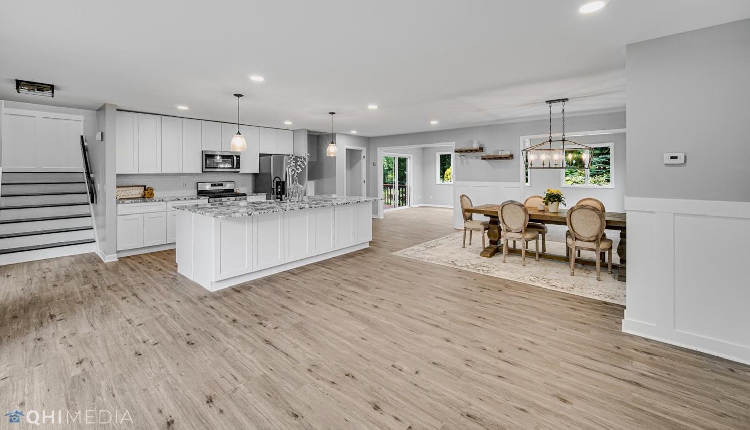 3575 W Lakeshore Dr, Crown Point, IN 46307