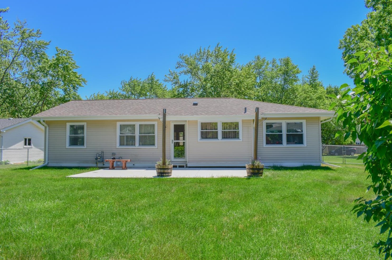 1231 Maxwell St, Crown Point, IN 46307