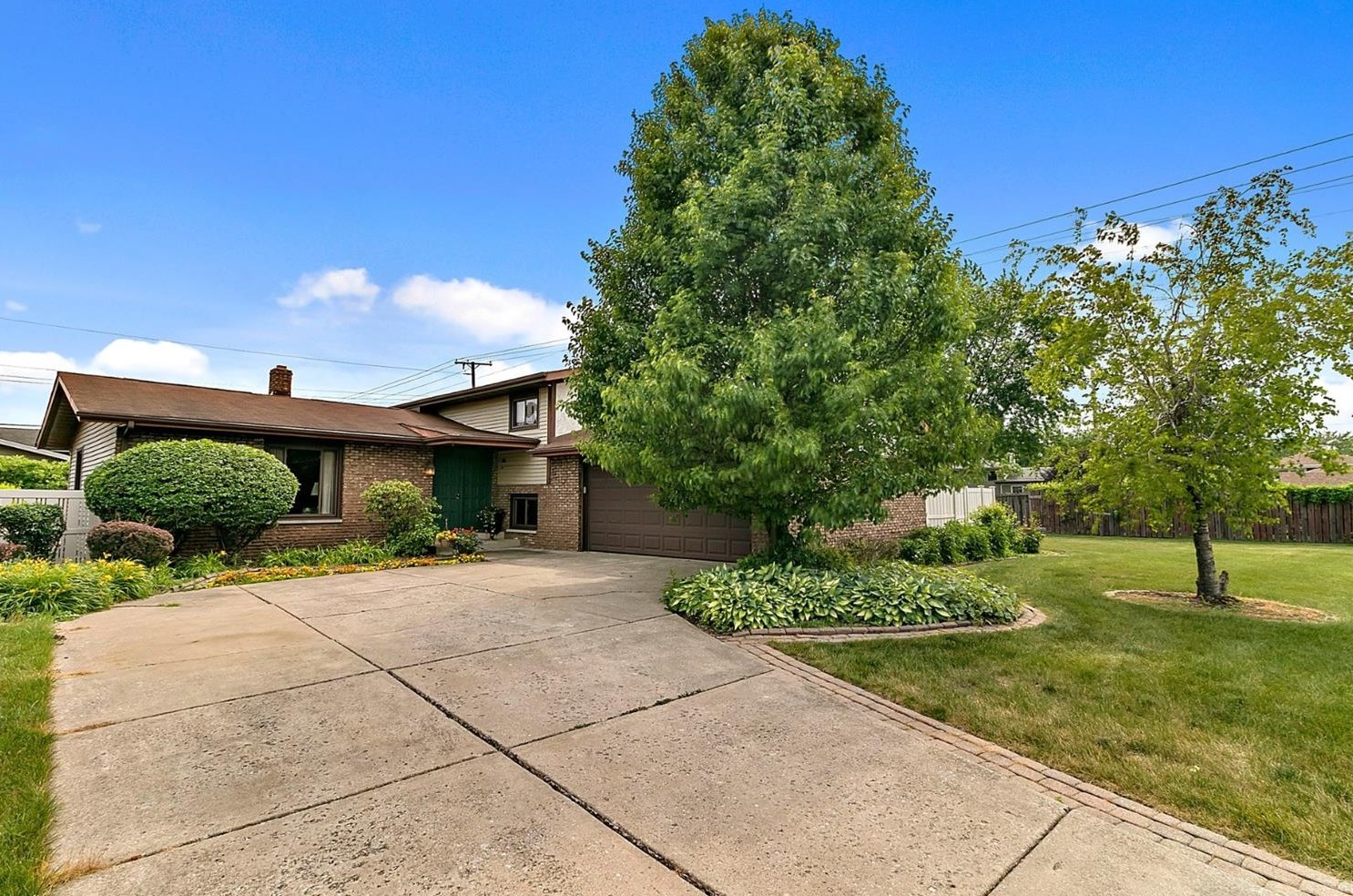 2000 Azalea Dr, Hammond, IN 46322