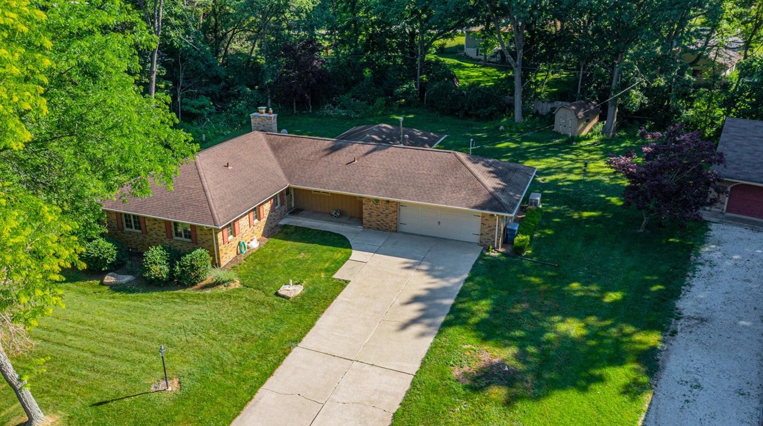 1851 Woodridge Cir, Valpo, IN 46383