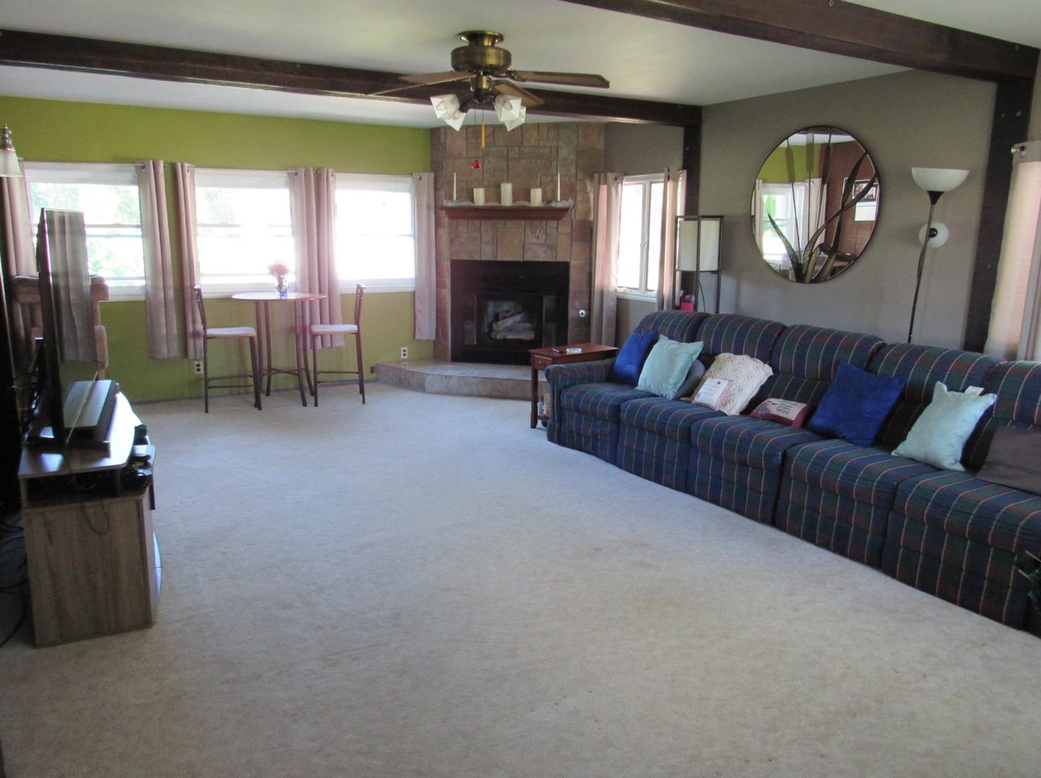 2527 E 10th St, Hobart, IN 46342