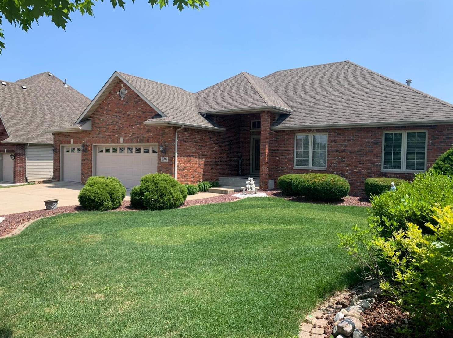2709 Howard Castle Dr, Dyer, IN 46311