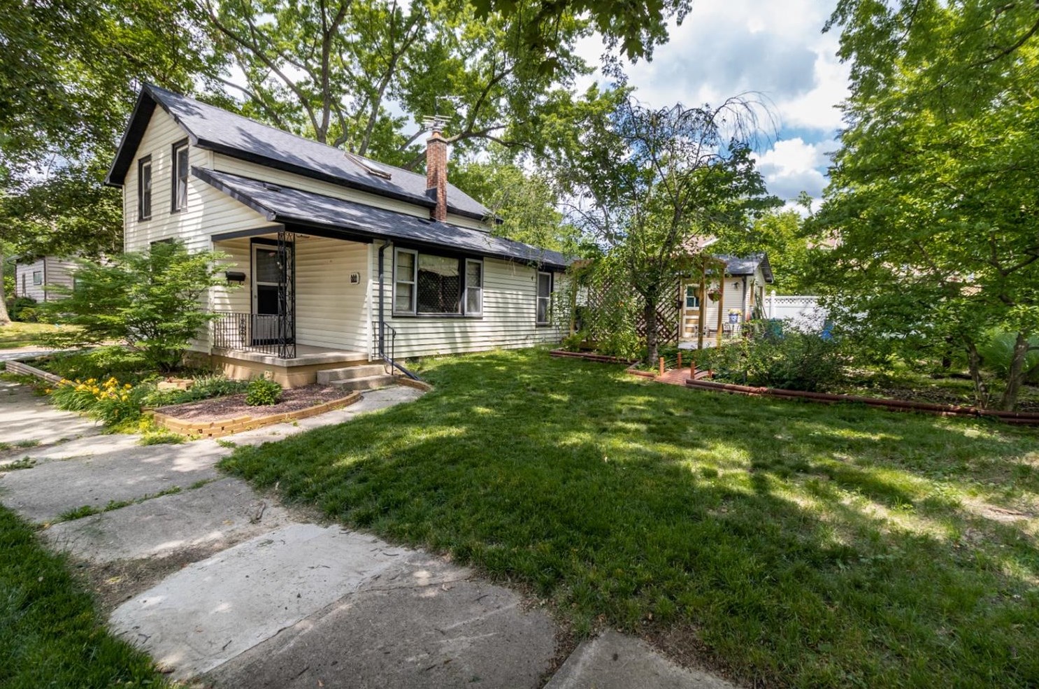 558 Jefferson St, Valpo, IN 46385