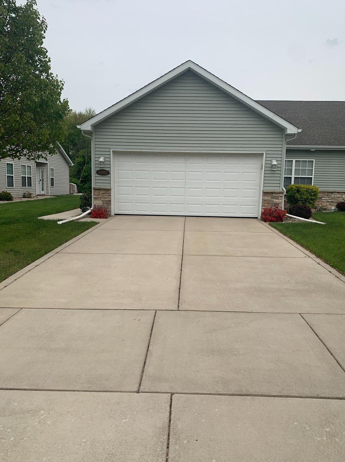 6893 Marsh View St, Gary, IN 46410