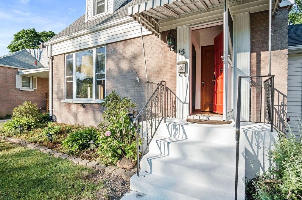 15 Willow Pl, Hobart, IN 46342