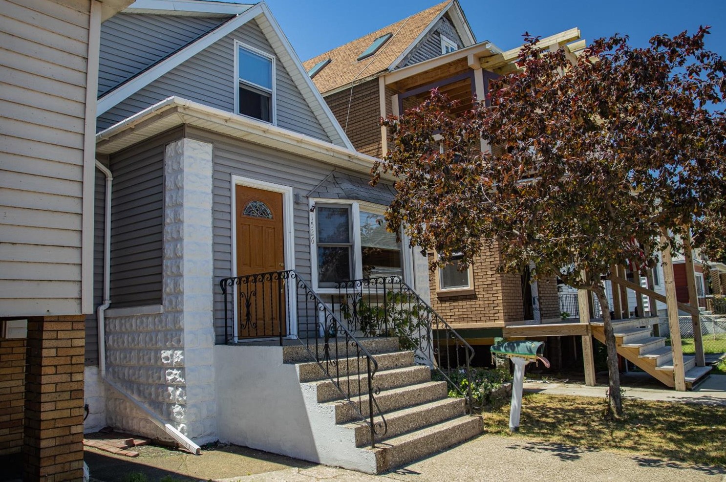 1526 John St, Whiting, IN 46394
