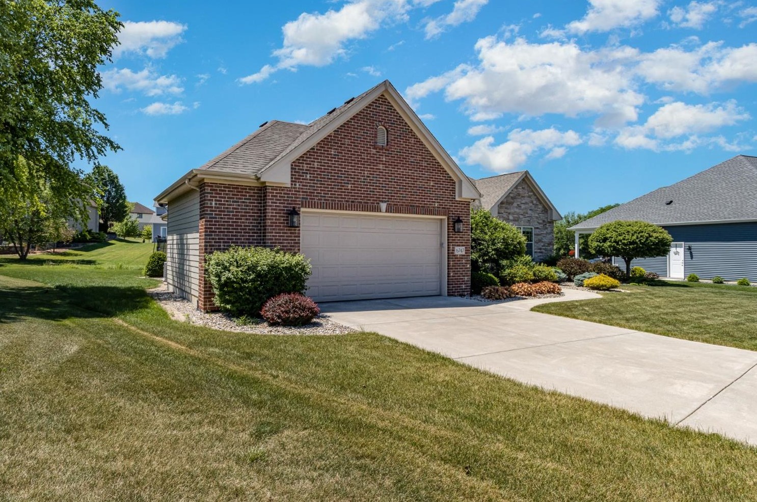 6747 Deer Creek Ct, Crown Point, IN 46307