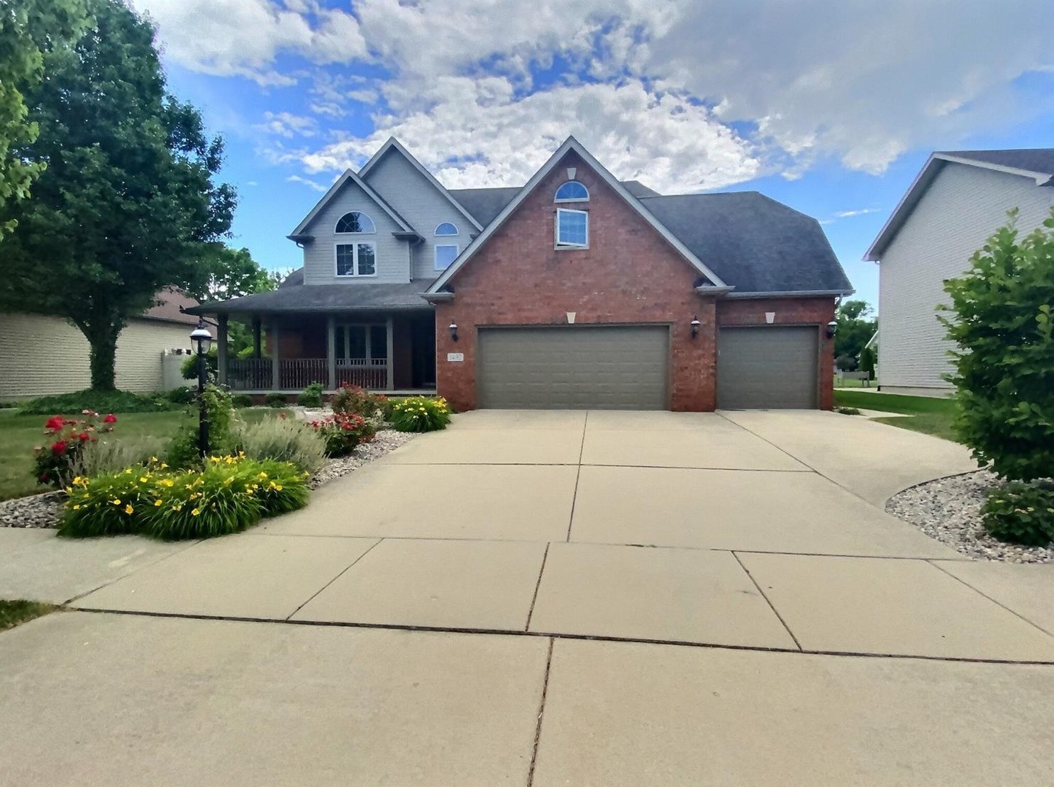 1492 Knighthood Dr, Dyer, IN 46311