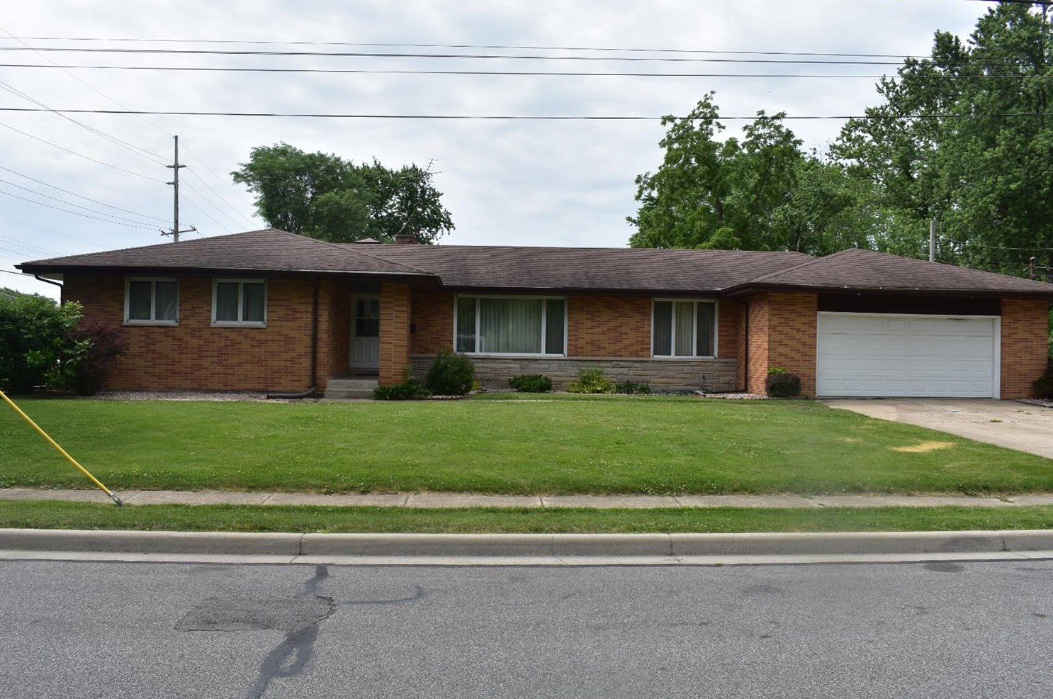 737 E South St, Crown Point, IN 46307