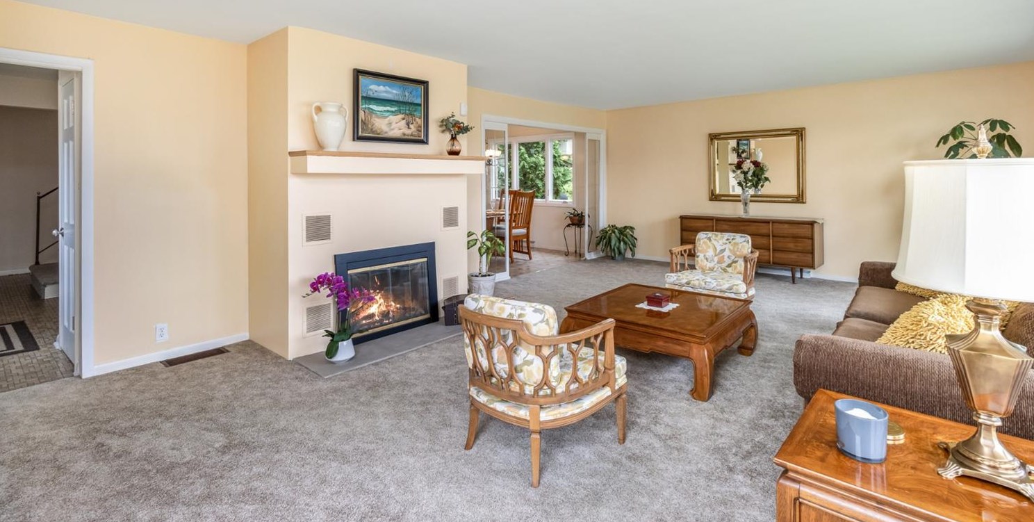 2725 Lake Shore Dr, Michigan City, IN 46360-1617