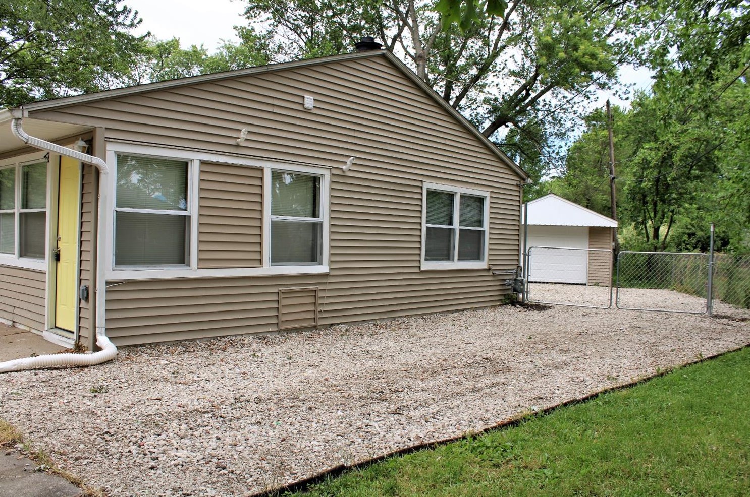 605 Southwind Dr, Michigan City, IN 46360