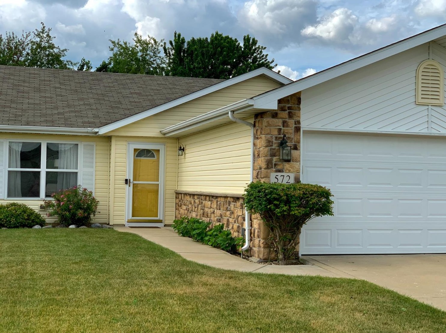 572 W 76th Ave, Gary, IN 46410