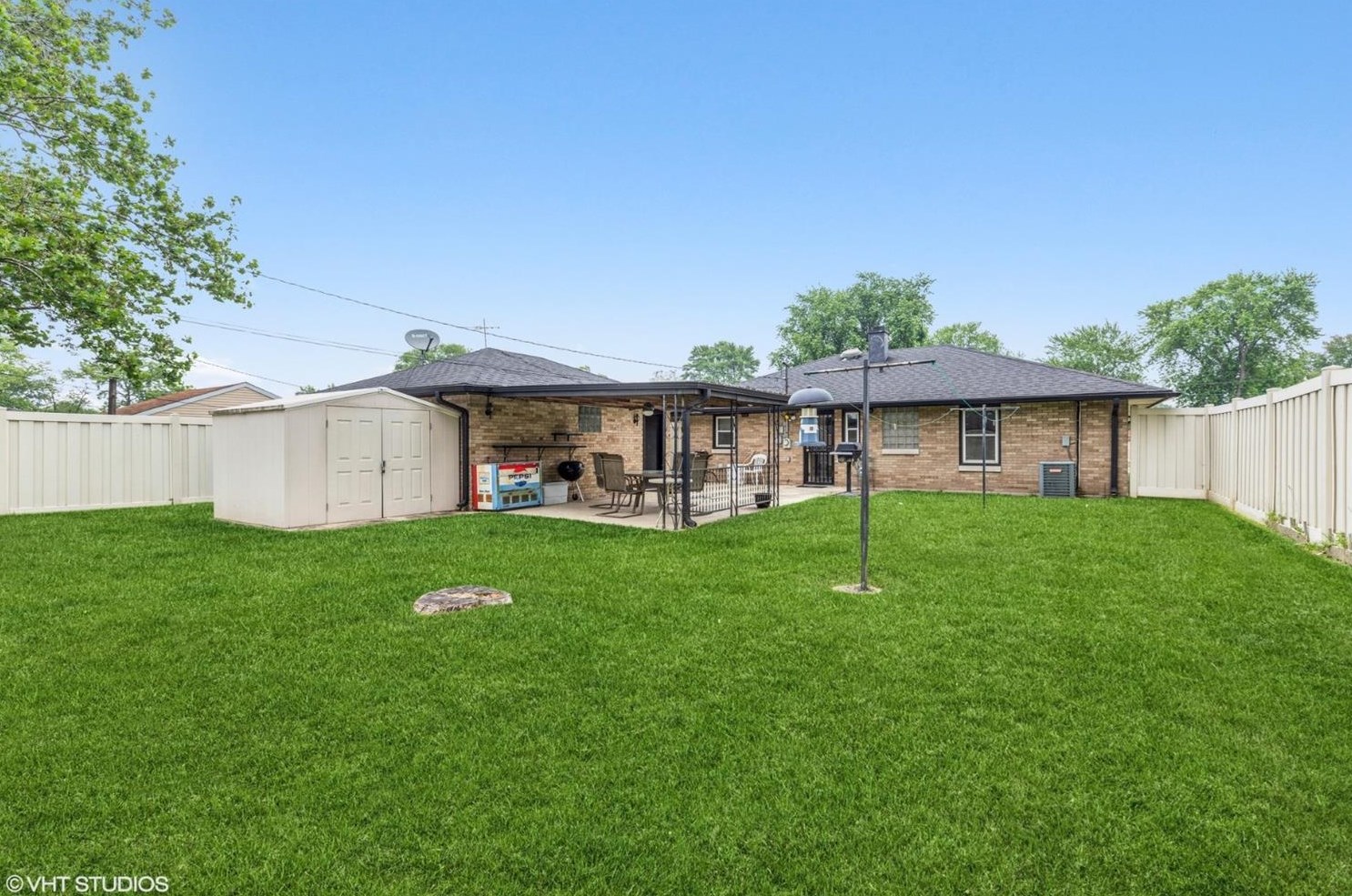 720 Lindberg St, Griffith IN 46319-2034 exterior