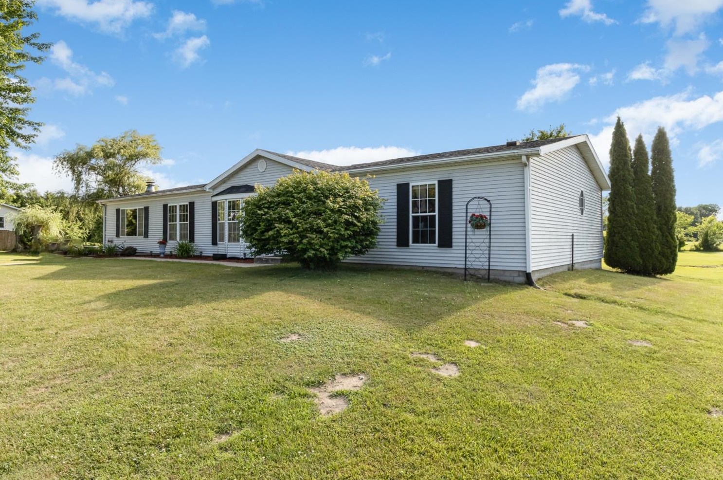 1358 County Line Rd, Michigan City, IN 46360-9522