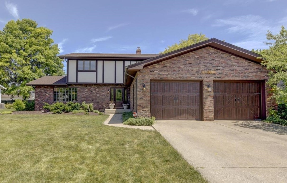 1341 Fitzgerald Dr, Hammond, IN 46321