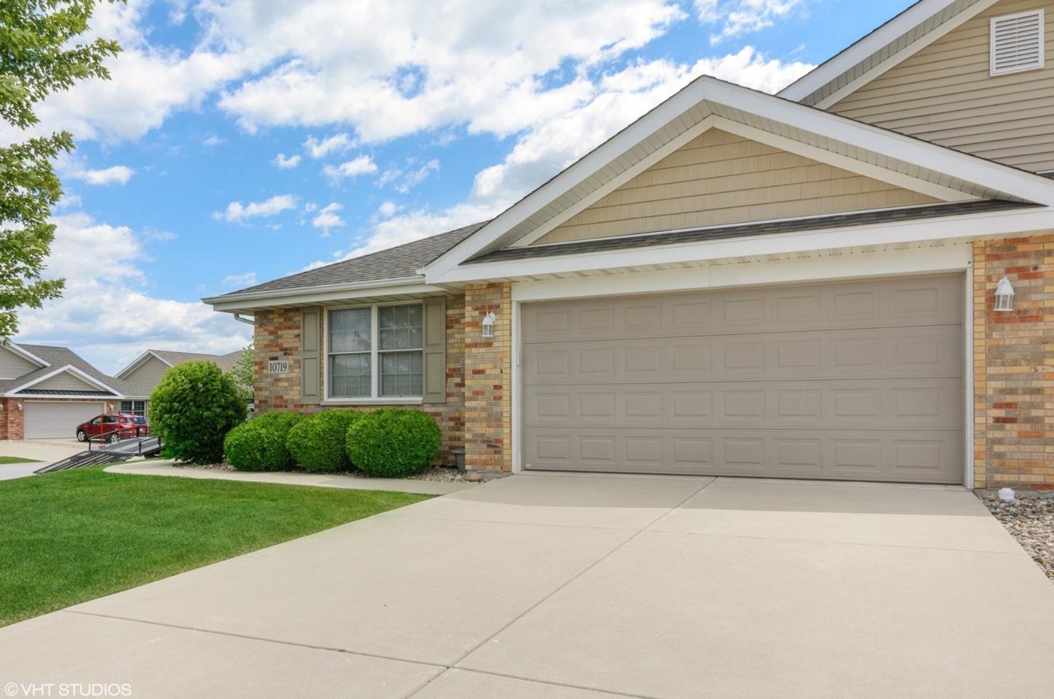 10719 Maple Ln, Saint John, IN 46373