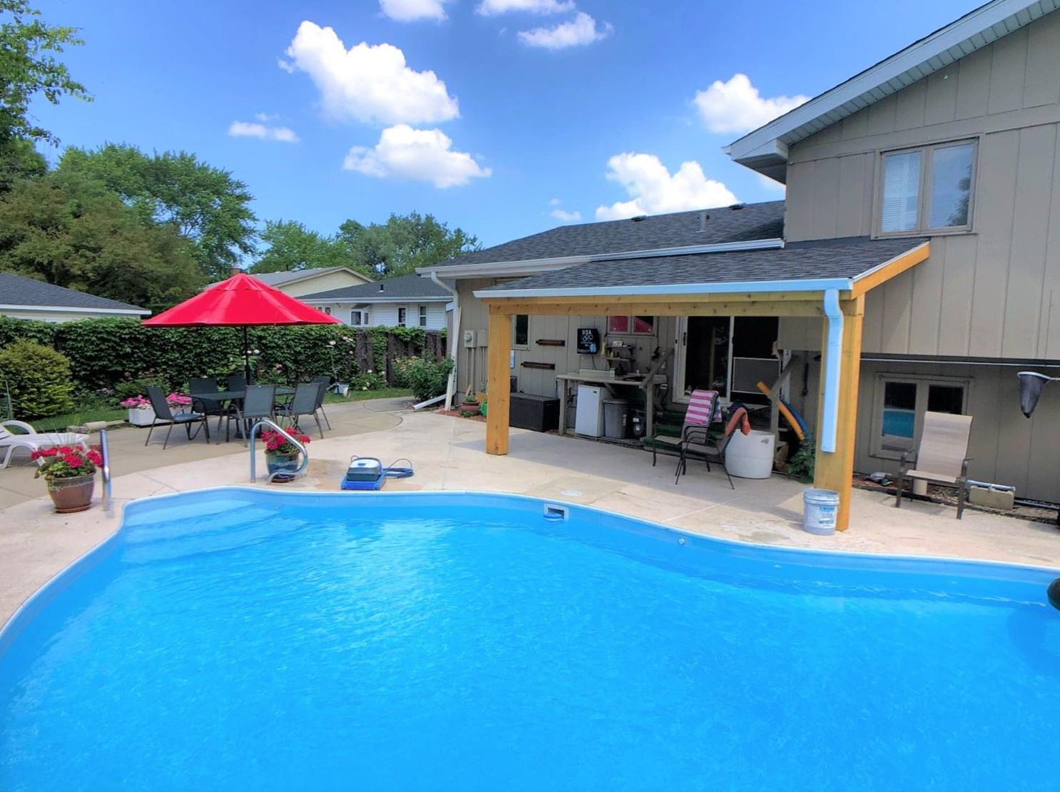 9520 Southwood Dr, Hammond, IN 46321