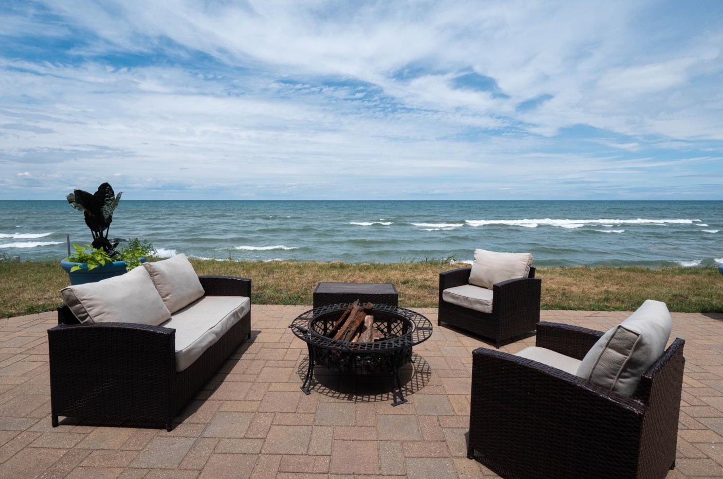 72 Shore Dr, Portage, IN 46368