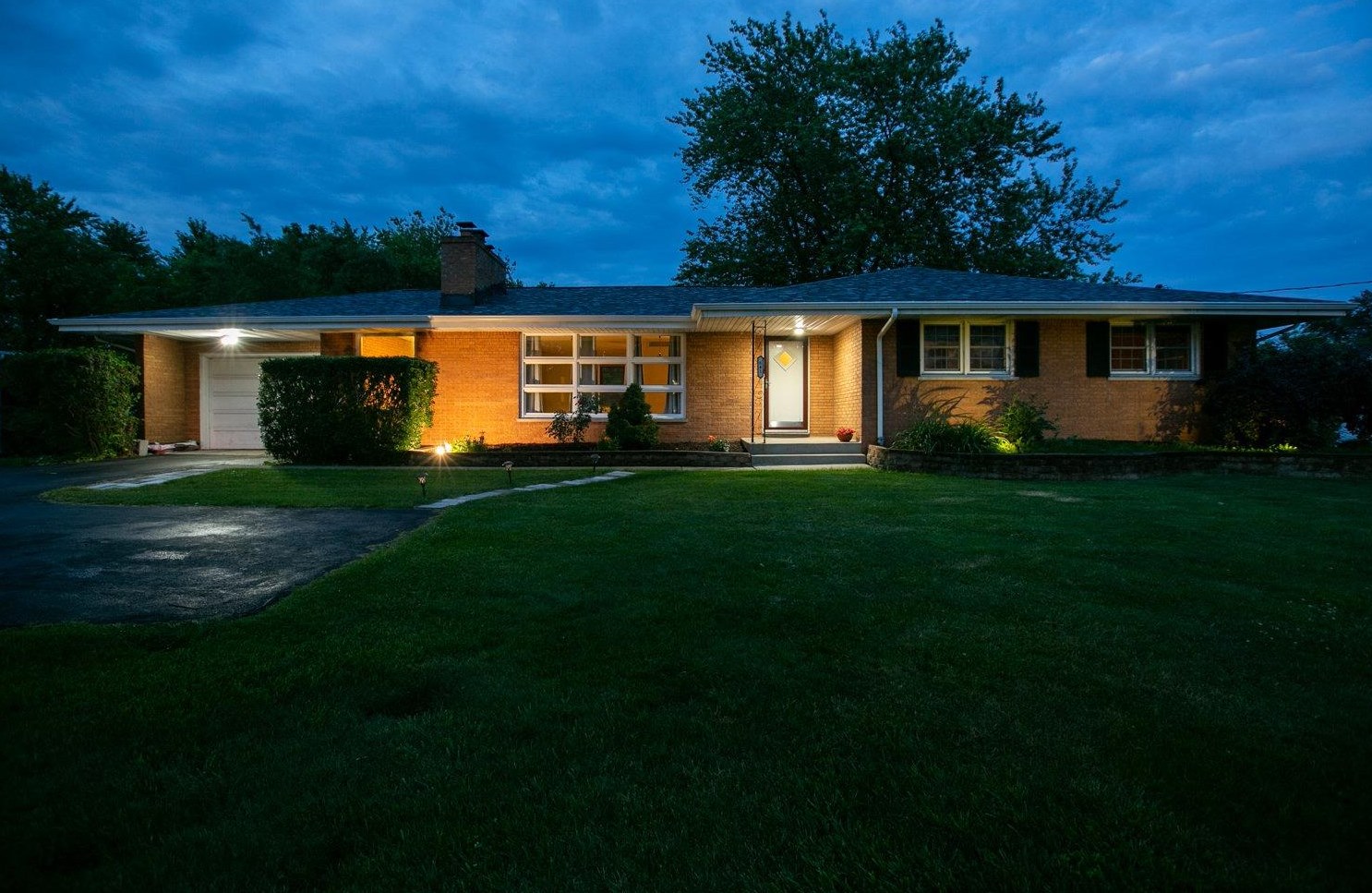 641 N Hobart Rd, Hobart, IN 46342