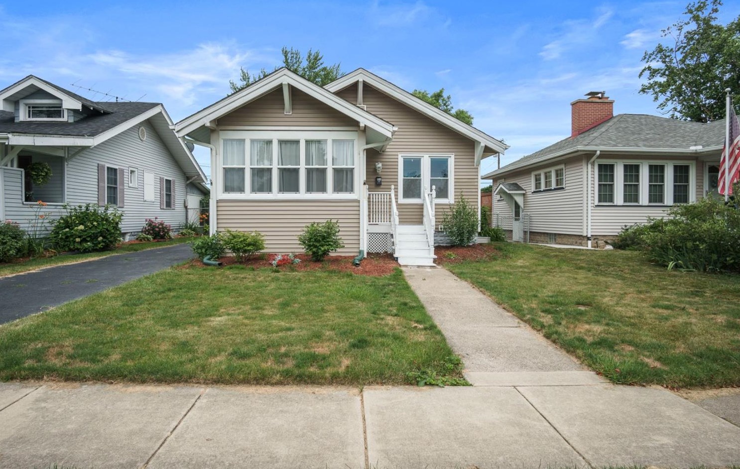 944 Garfield St, Hobart, IN 46342