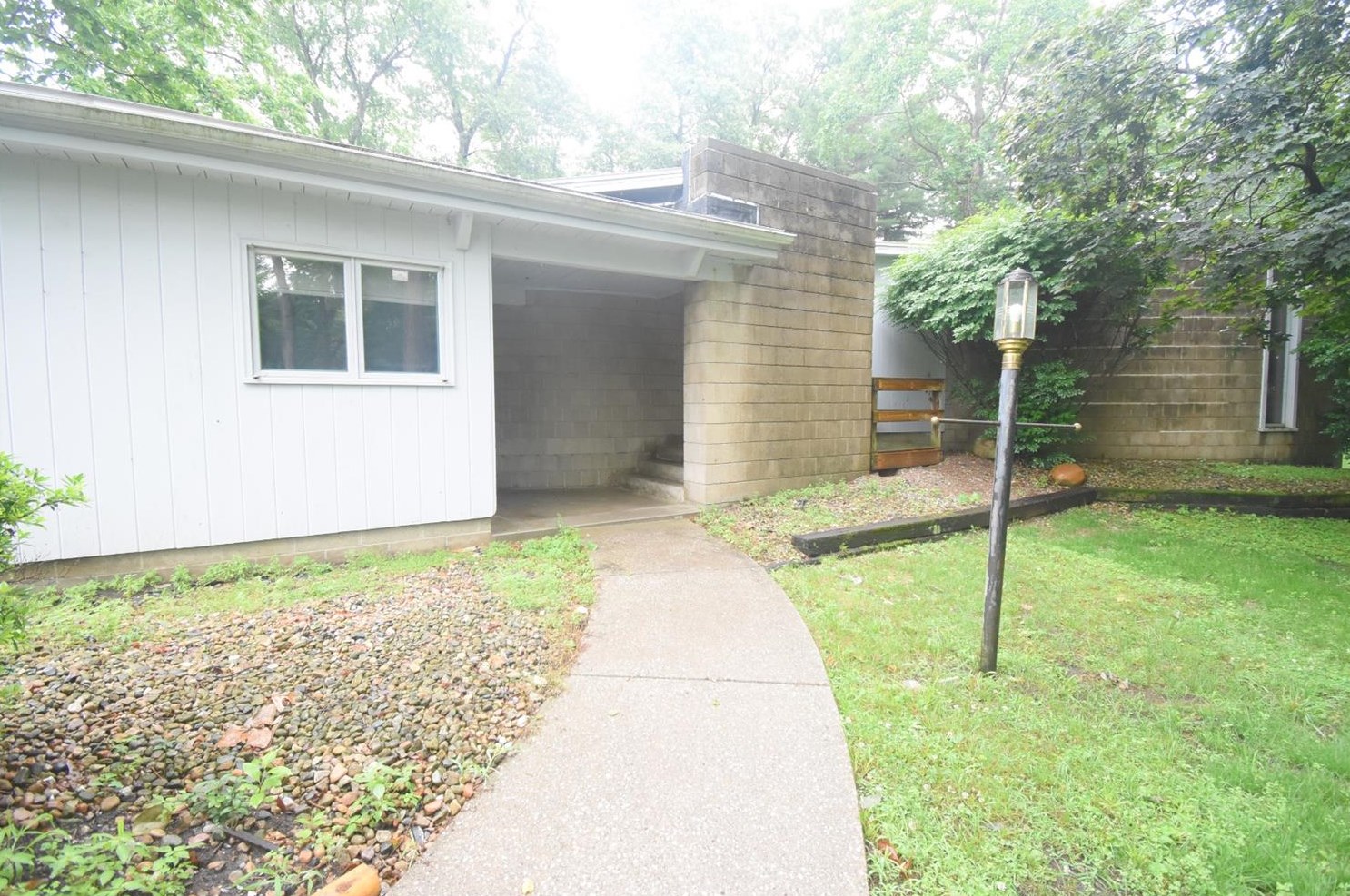 975 Winding Rd, Rensselaer, IN 47978-7282