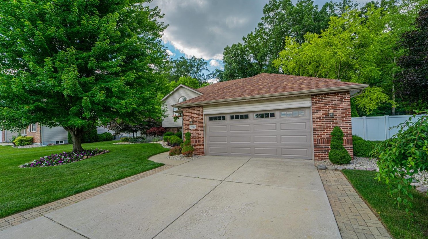 2940 Emerald Dr, Hobart, IN 46342