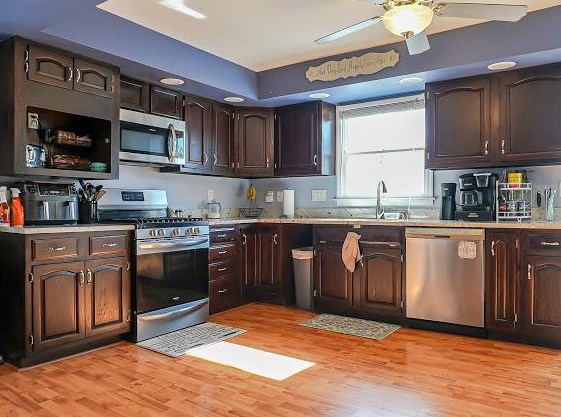 945 Lake St, Hobart, IN 46342