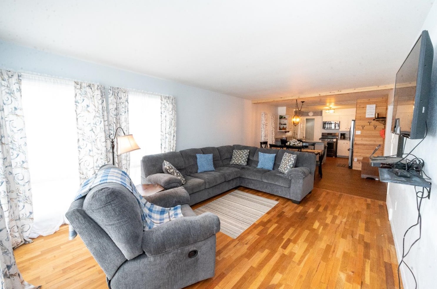 212 Barker Ave, Michigan City, IN 46360-4637