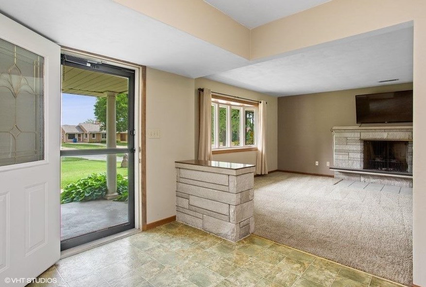 2028 Michigan Ave, La Porte, IN 46350-6176