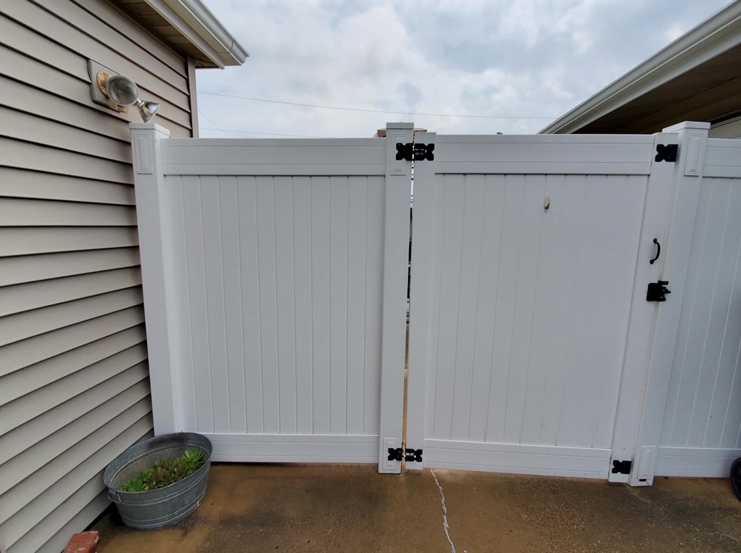 423 Saginaw Dr, Valpo IN 46385-8117 exterior