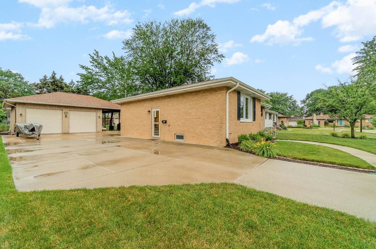 28 Carnation St, Dyer, IN 46311