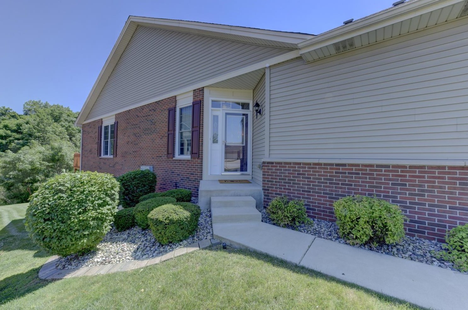 8729 Forest Glen Ct, Dyer, IN 46373