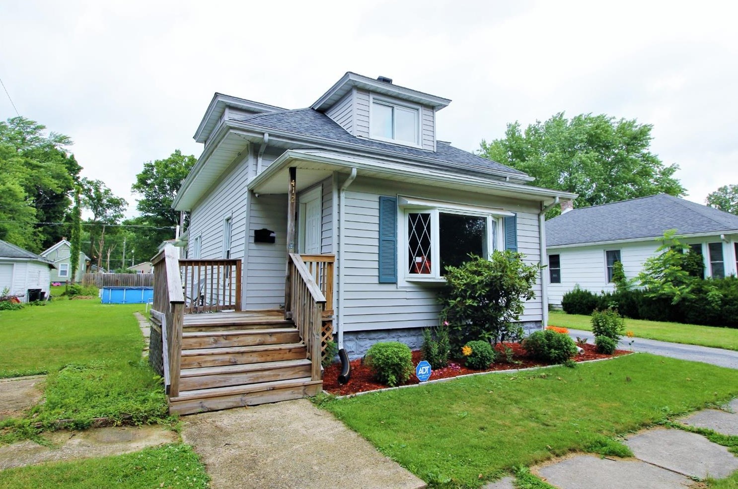 412 Roosevelt St, La Porte, IN 46350-2572