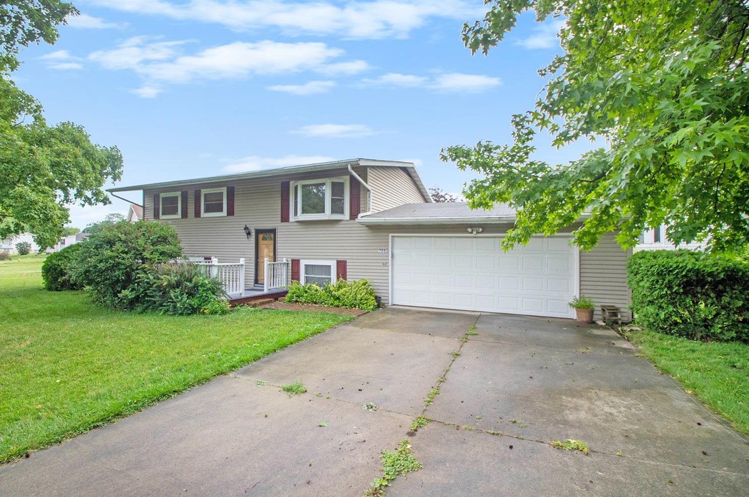206 Glencove Dr, Michigan City, IN 46360-7748