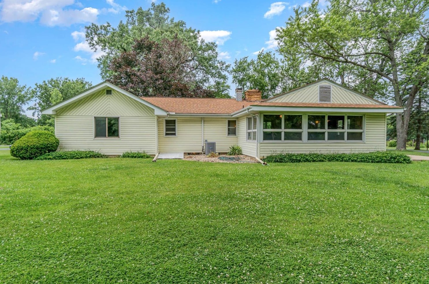 513 N 325 W, Valpo, IN 46385