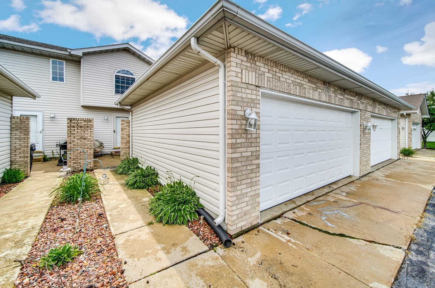 170 Mallard Pointe Dr, Valpo, IN 46385