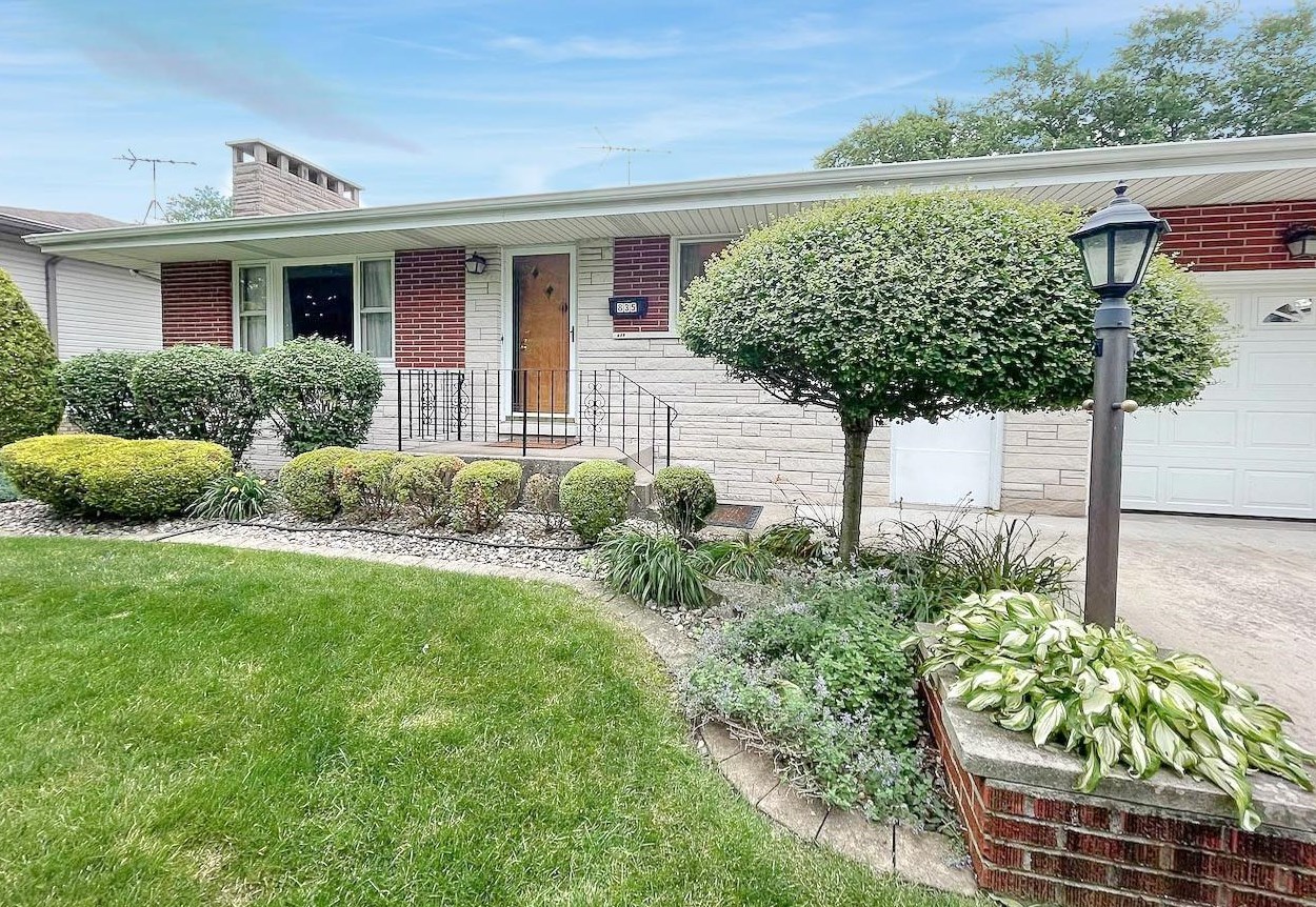 835 N Jay St, Griffith, IN 46319