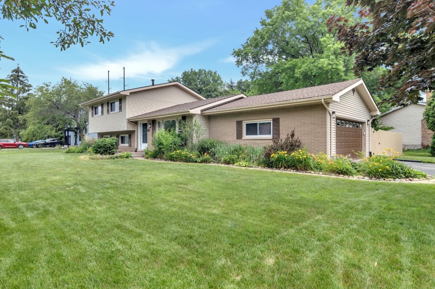 3802 Victoria Dr, Valpo, IN 46383