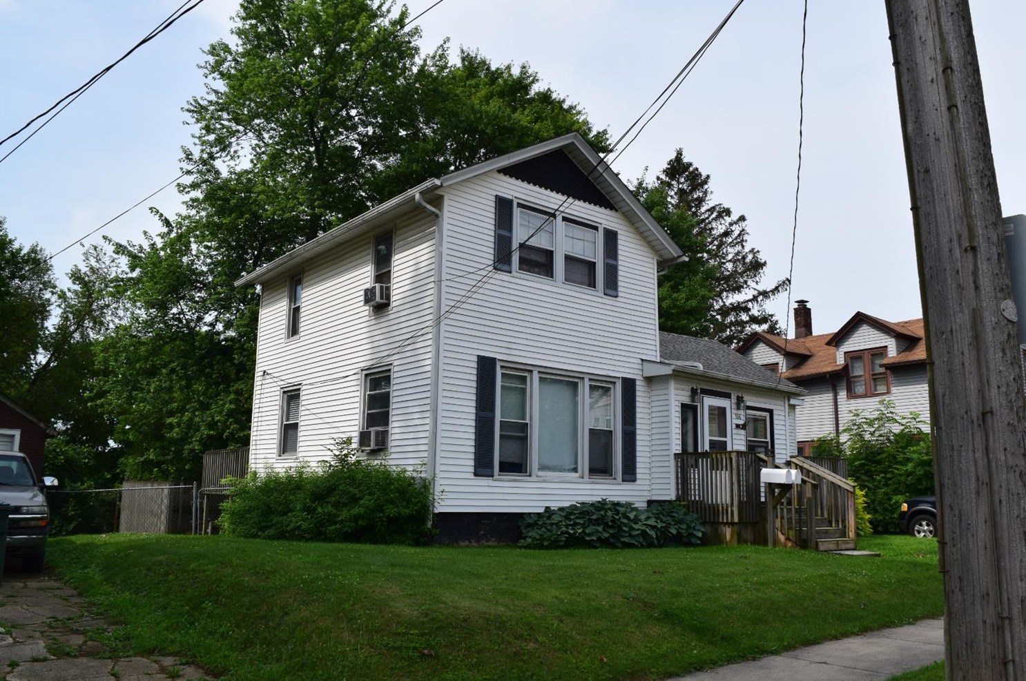 106 Brown St, Valpo, IN 46383