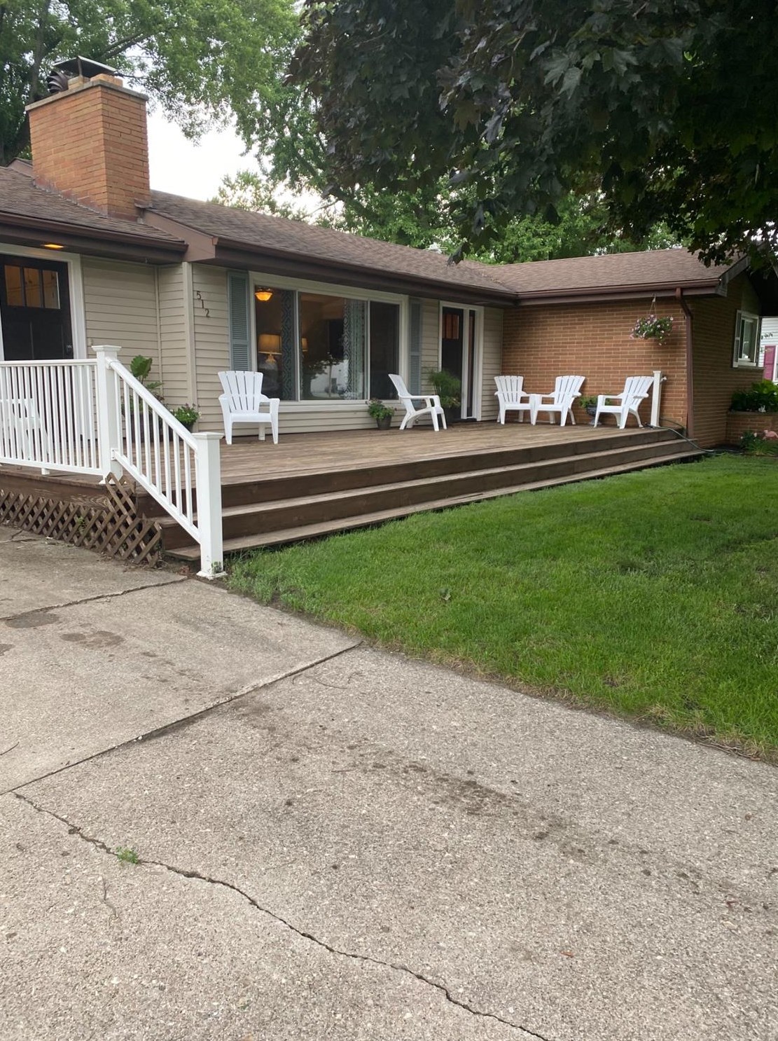512 Almond St, Demotte, IN 46310-8323