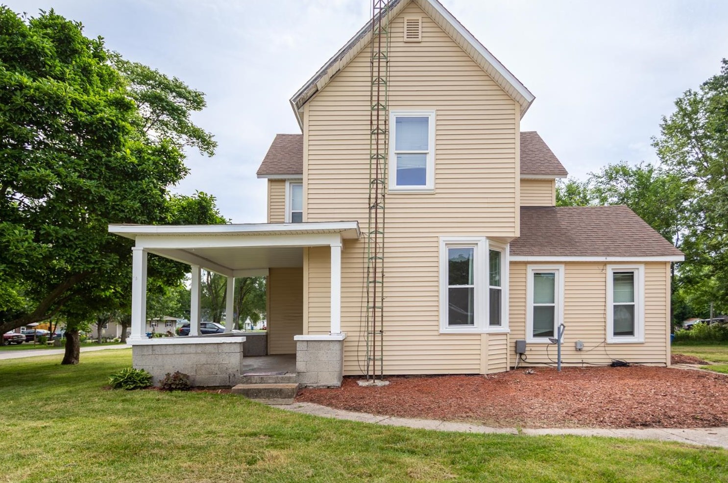 111 N Harrison St, Morocco, IN 47963