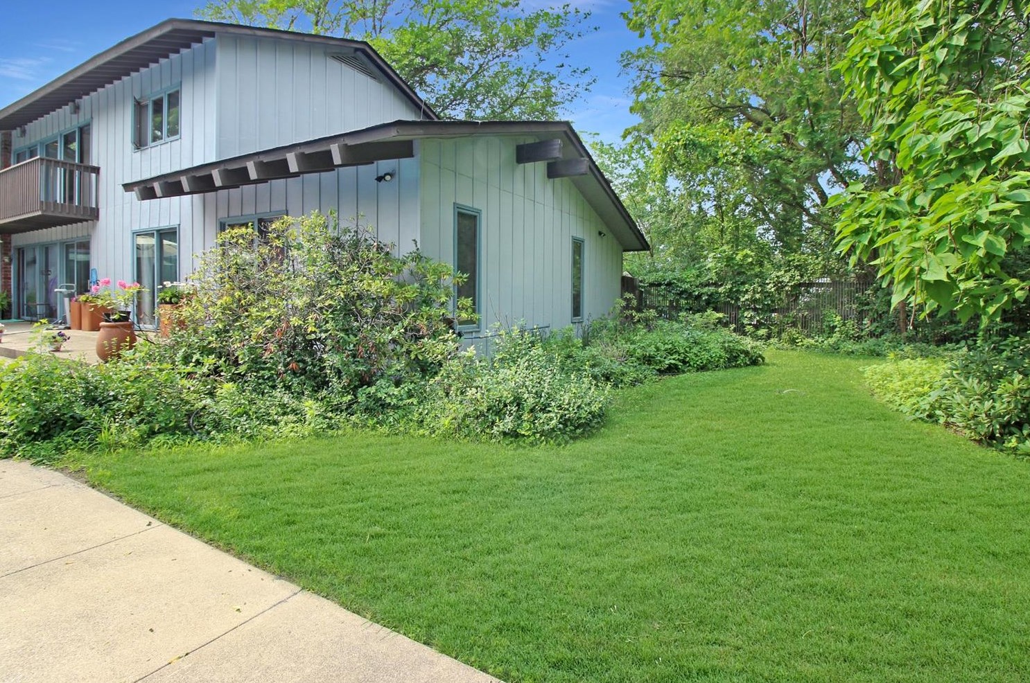 8535 Walnut Dr, Hammond, IN 46321