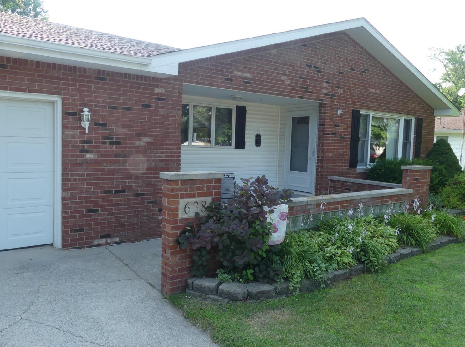 638 Birch St, Demotte, IN 46310-9565